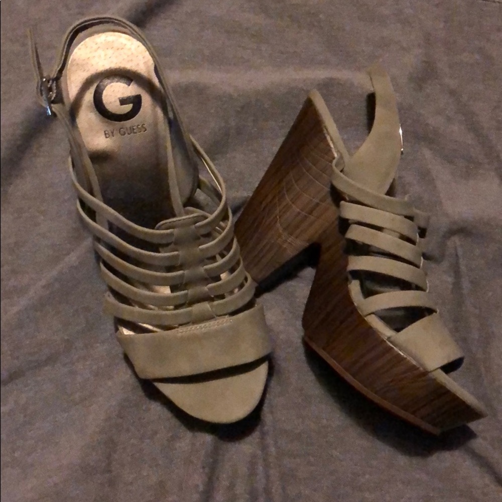 Guess Sandal Peep Toe Block Heel